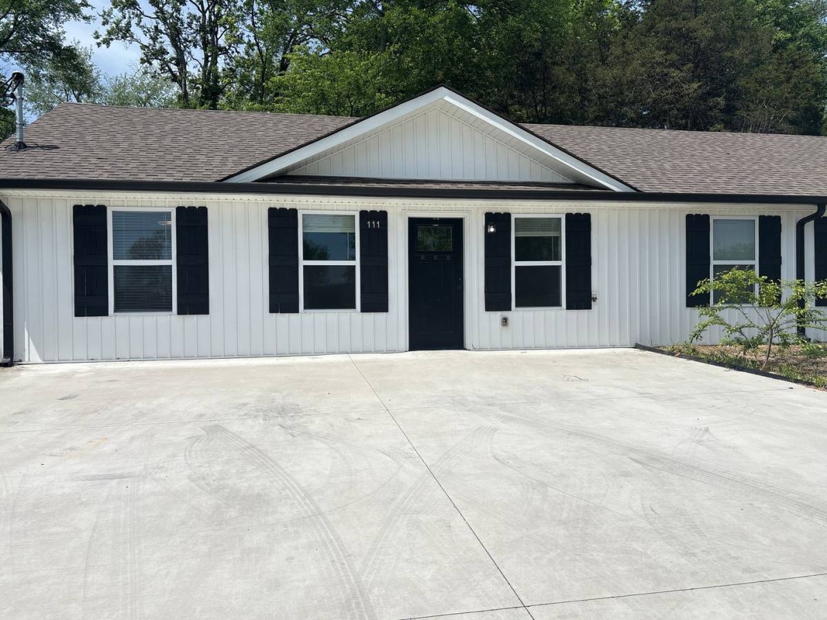 Townhouse for rent at 111 W End Ave, Shelbyville, TN 37160