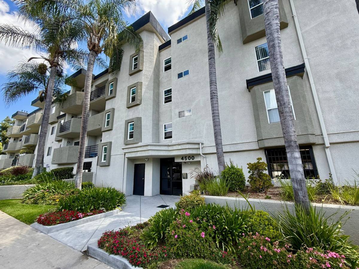 Apartment for rent at 4500 Laurel Canyon Blvd, Valley Village, CA 91607