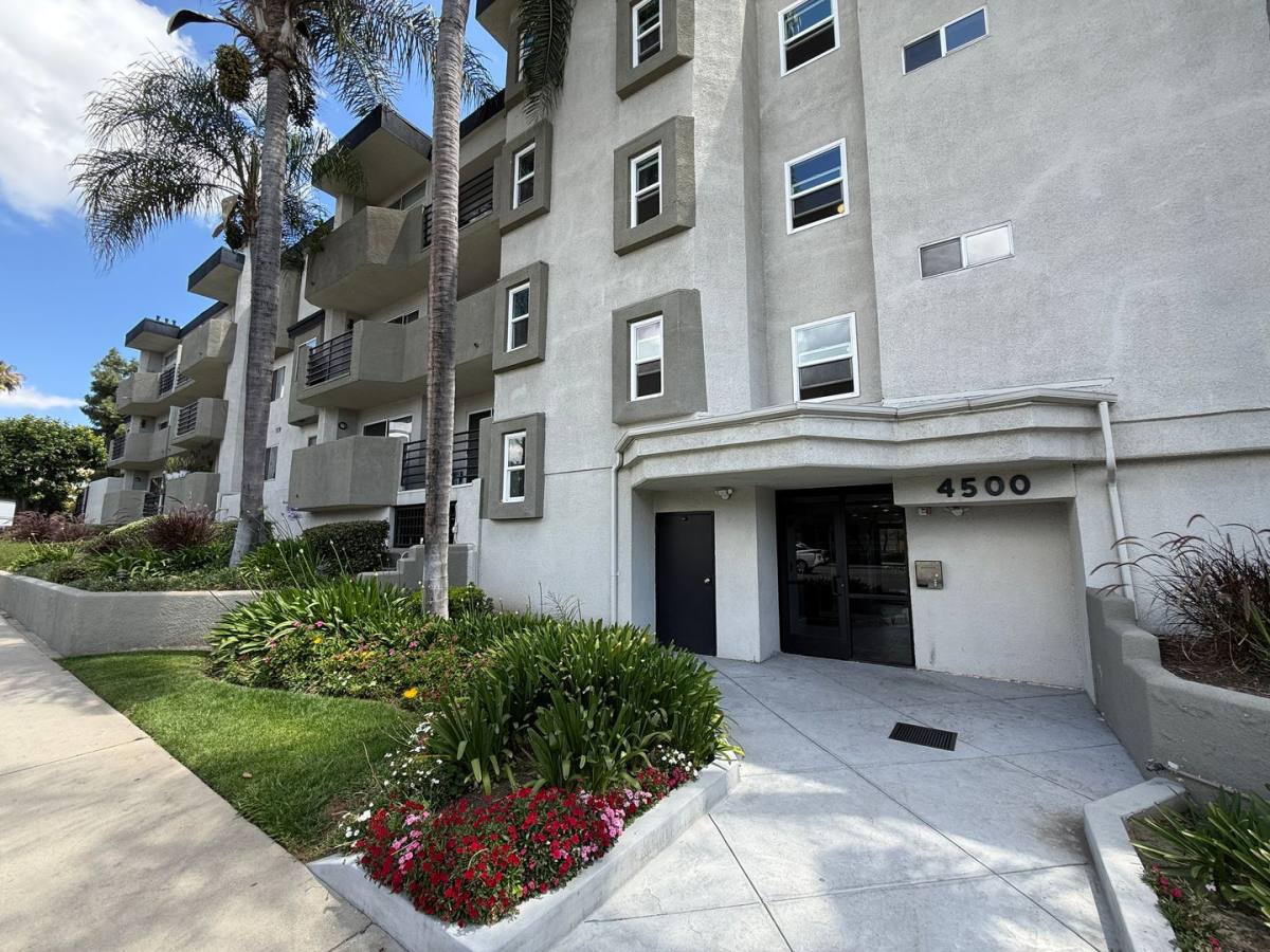 Apartment for rent at 4500 Laurel Canyon Blvd, Valley Village, CA 91607