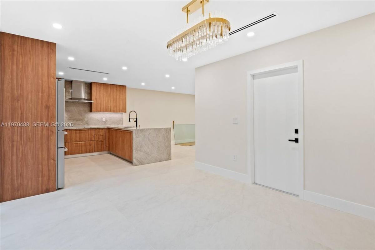 Townhouse for rent at 8511 NW 141st Terrace #405, Hialeah, FL 33016