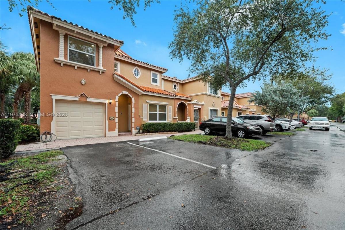 Townhouse for rent at 8511 NW 141st Terrace #405, Hialeah, FL 33016