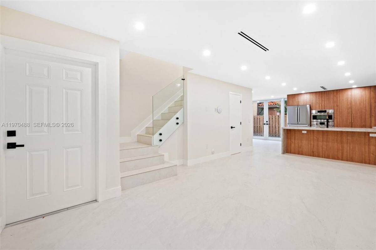 Townhouse for rent at 8511 NW 141st Terrace #405, Hialeah, FL 33016