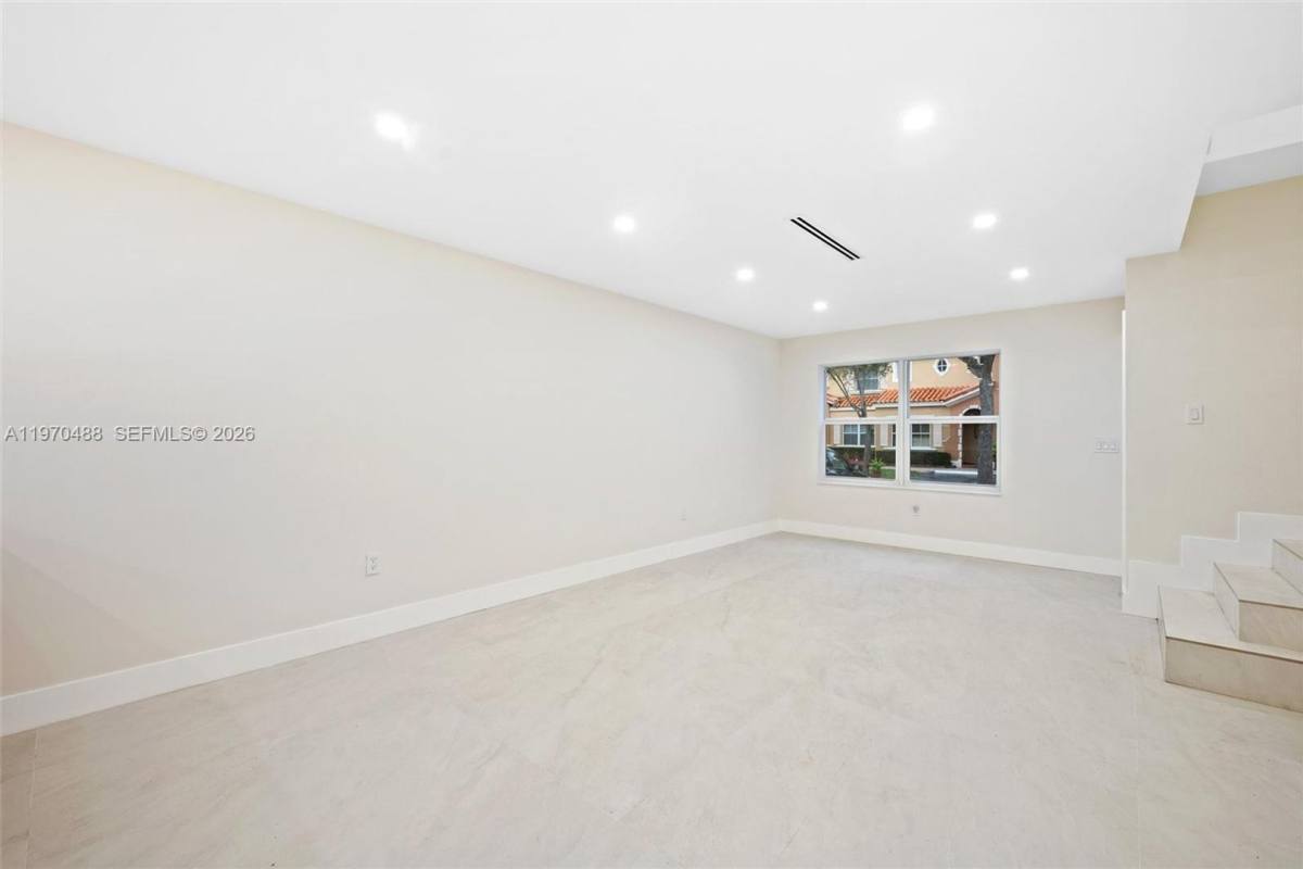 Townhouse for rent at 8511 NW 141st Terrace #405, Hialeah, FL 33016