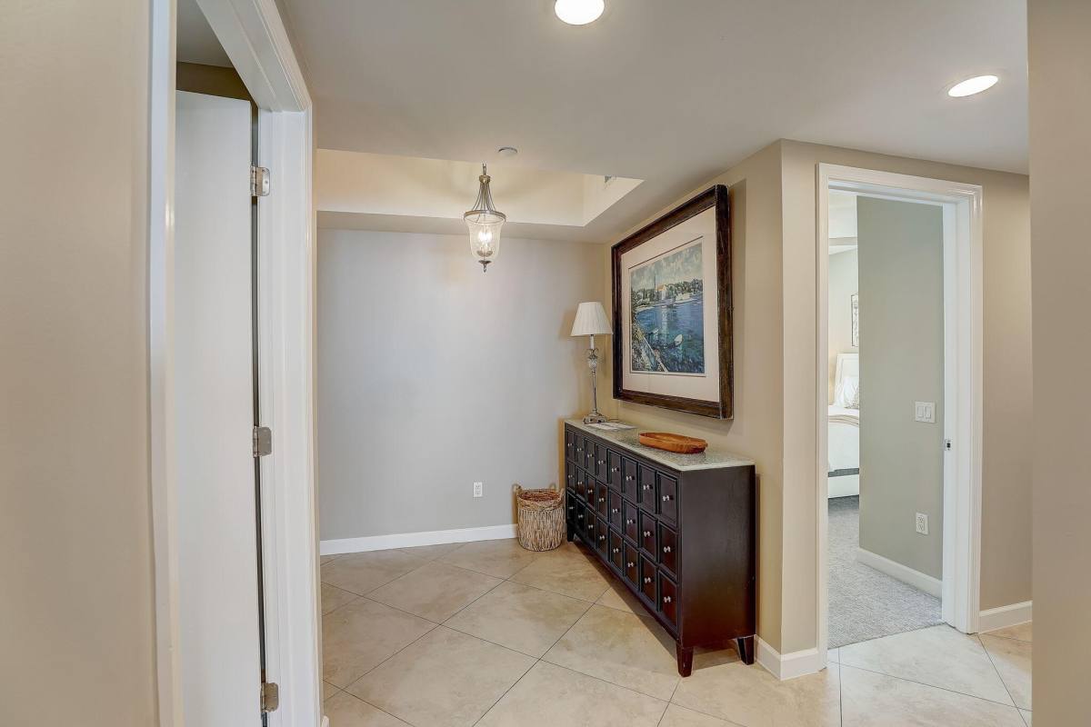 Condo for rent at 2650 Lake Shore Dr #804, West Palm Beach, FL 33404