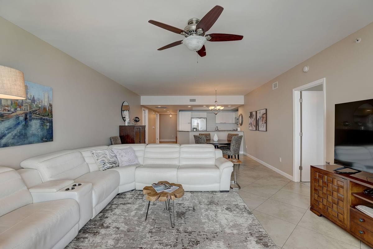 Condo for rent at 2650 Lake Shore Dr #804, West Palm Beach, FL 33404