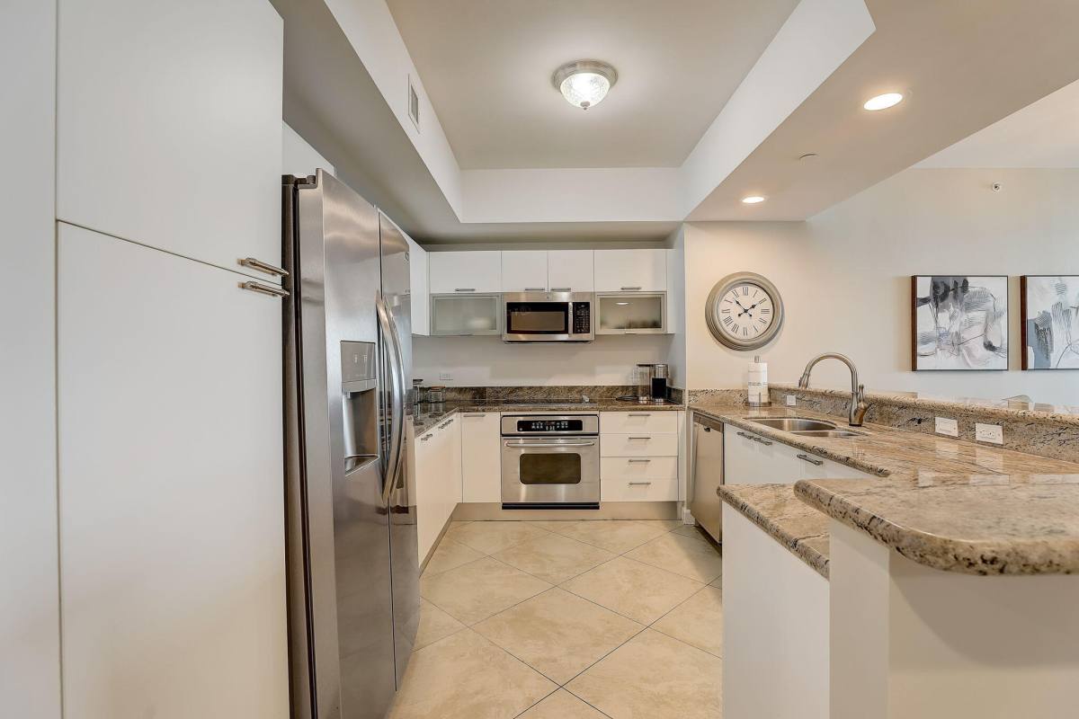 Condo for rent at 2650 Lake Shore Dr #804, West Palm Beach, FL 33404
