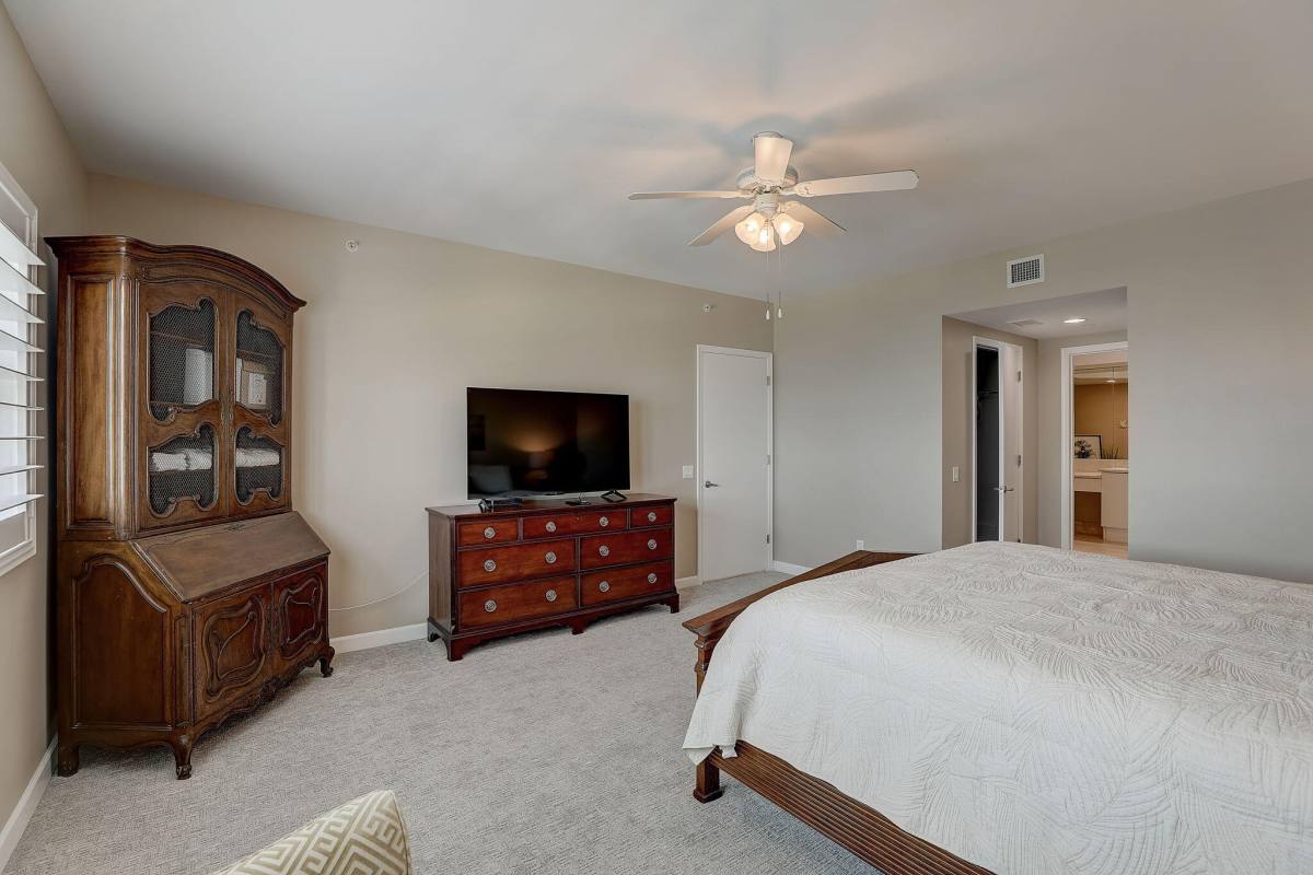Condo for rent at 2650 Lake Shore Dr #804, West Palm Beach, FL 33404
