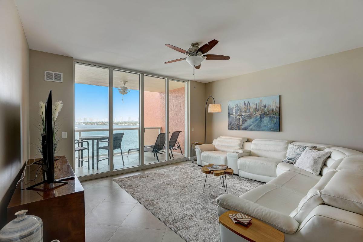 Condo for rent at 2650 Lake Shore Dr #804, West Palm Beach, FL 33404