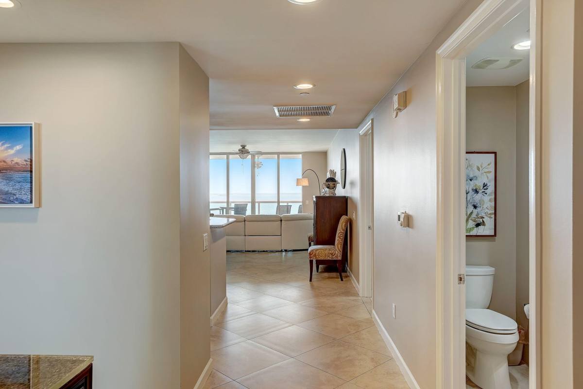 Condo for rent at 2650 Lake Shore Dr #804, West Palm Beach, FL 33404