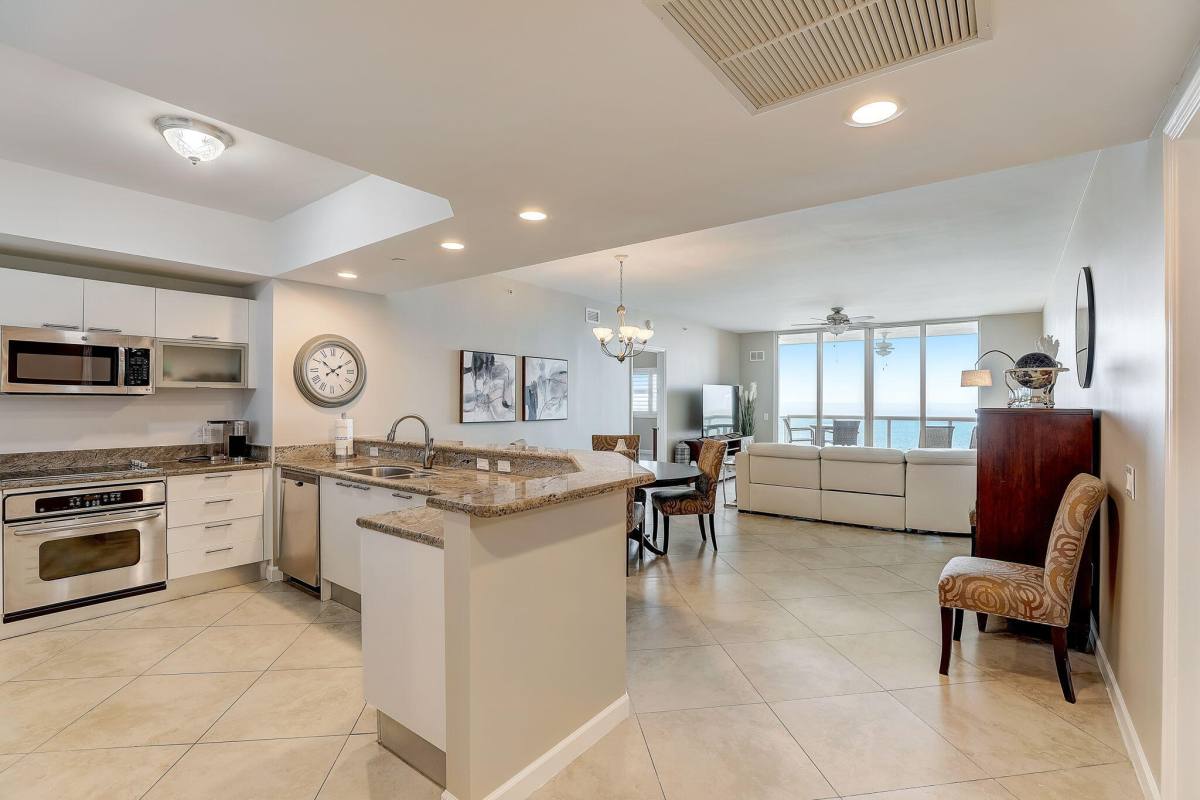 Condo for rent at 2650 Lake Shore Dr #804, West Palm Beach, FL 33404