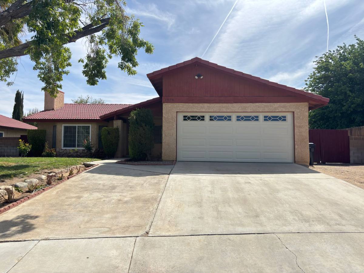 House for rent at 43658 Rogier St, Lancaster, CA 93535