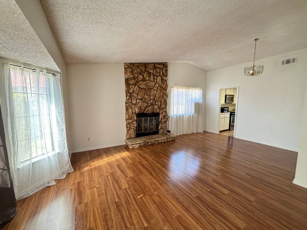 House for rent at 43658 Rogier St, Lancaster, CA 93535