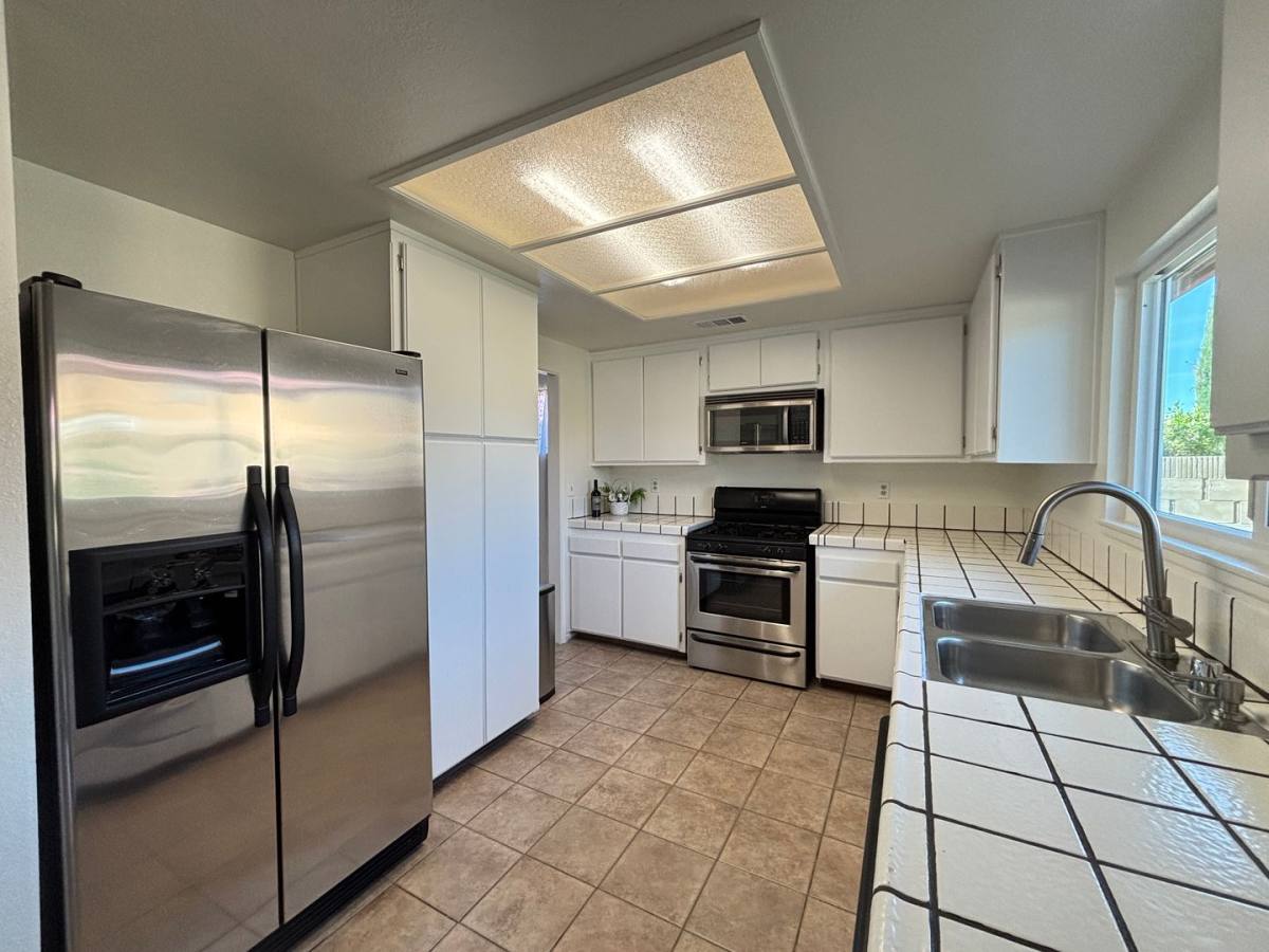 House for rent at 43658 Rogier St, Lancaster, CA 93535