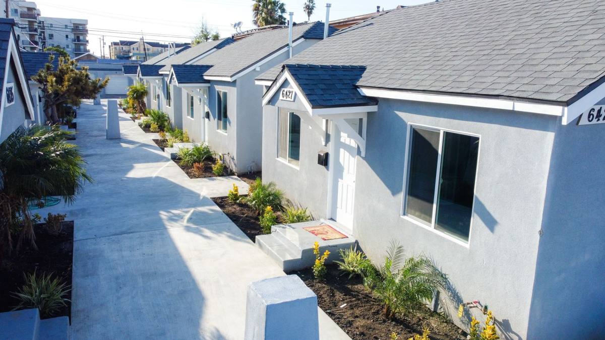 Apartment for rent at 6429 1 2 S Victoria Ave, Los Angeles, CA 90043