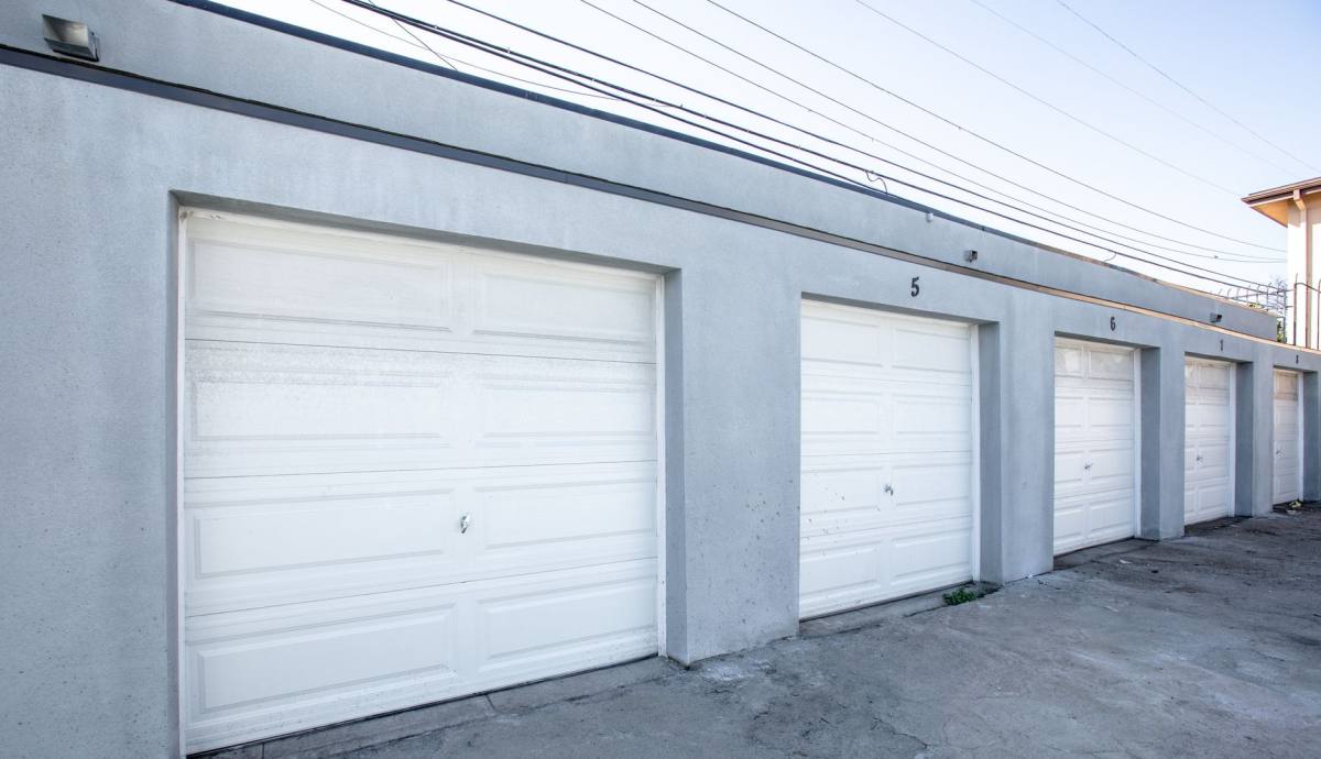 Apartment for rent at 6429 1 2 S Victoria Ave, Los Angeles, CA 90043