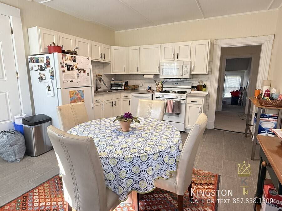 Apartment for rent at 163 Babcock St #2R, Brookline, MA 02446
