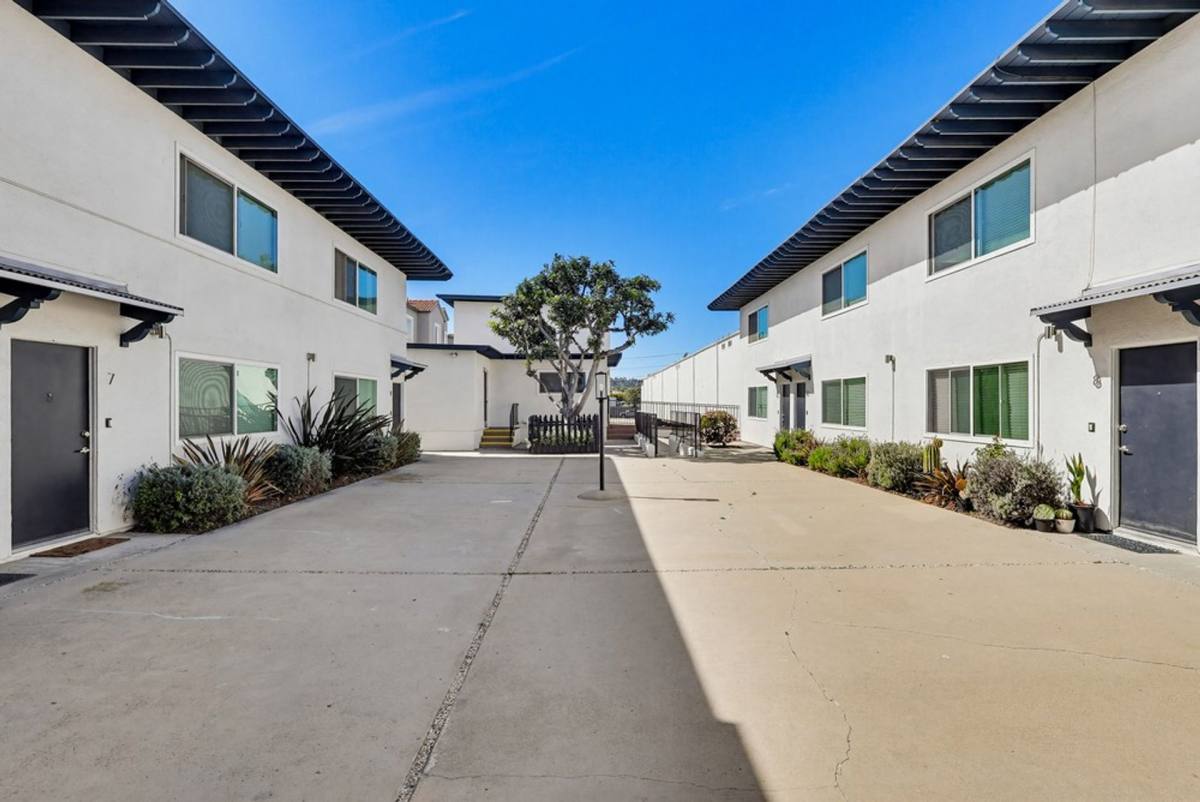 Townhouse for rent at 25829 Viana Ave, Lomita, CA 90717