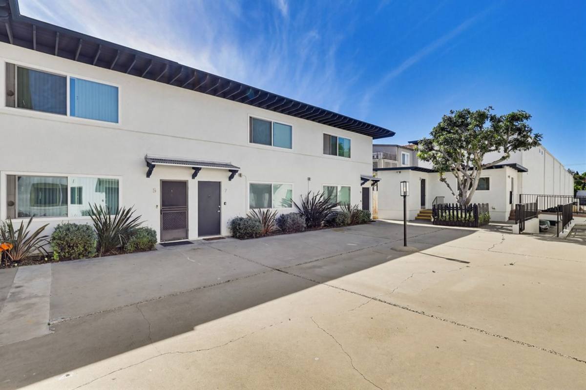 Townhouse for rent at 25829 Viana Ave, Lomita, CA 90717