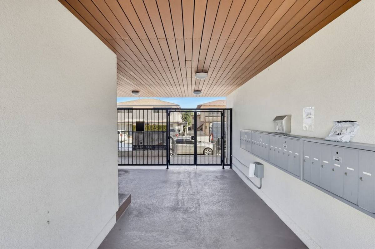 Townhouse for rent at 25829 Viana Ave, Lomita, CA 90717