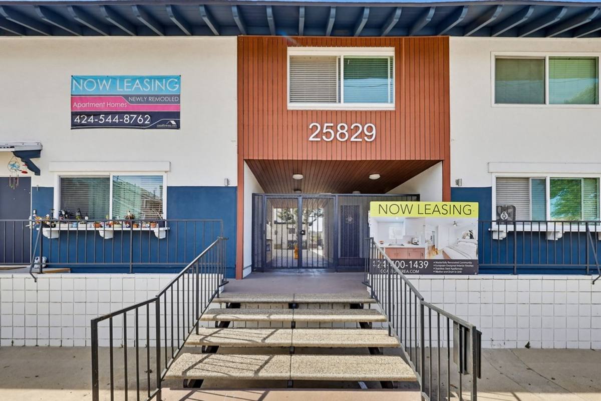 Townhouse for rent at 25829 Viana Ave, Lomita, CA 90717
