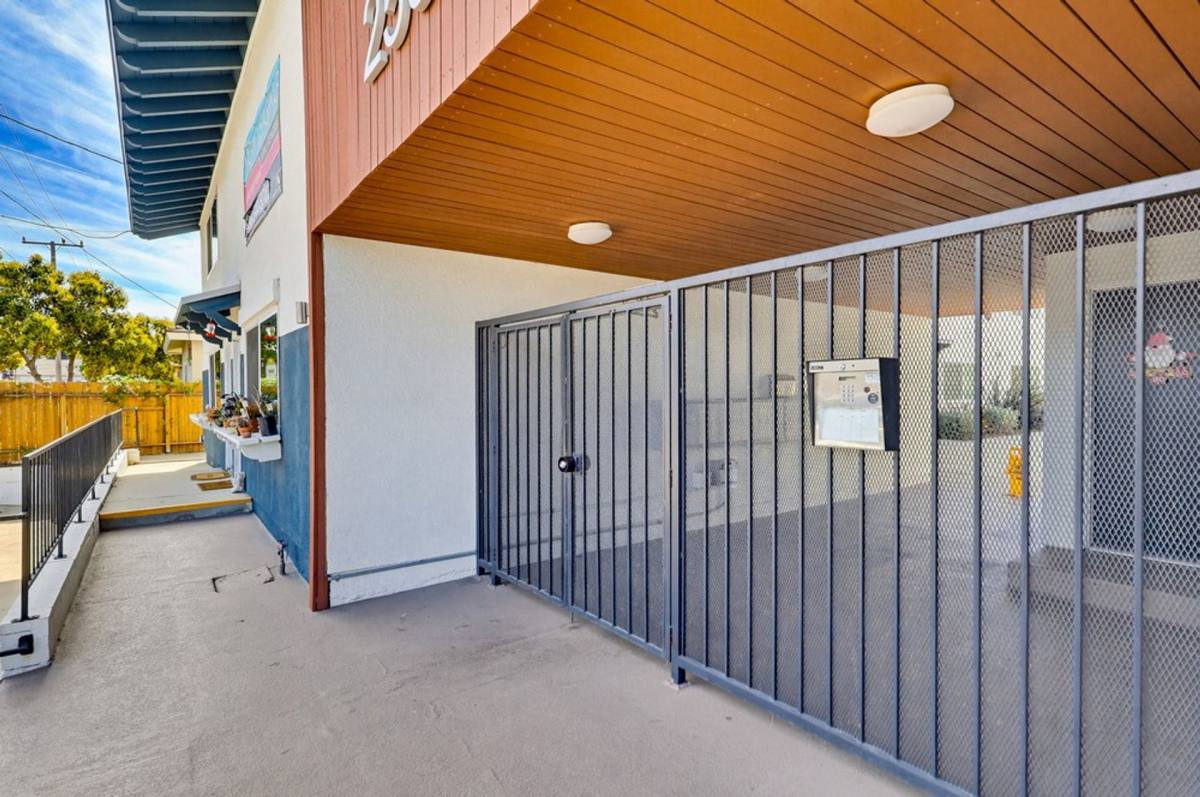 Townhouse for rent at 25829 Viana Ave, Lomita, CA 90717