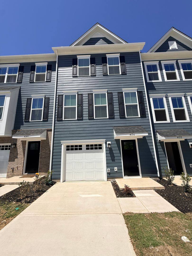 Townhouse for rent at 4136 Auburn Oak Lane, Charlotte, NC 28208