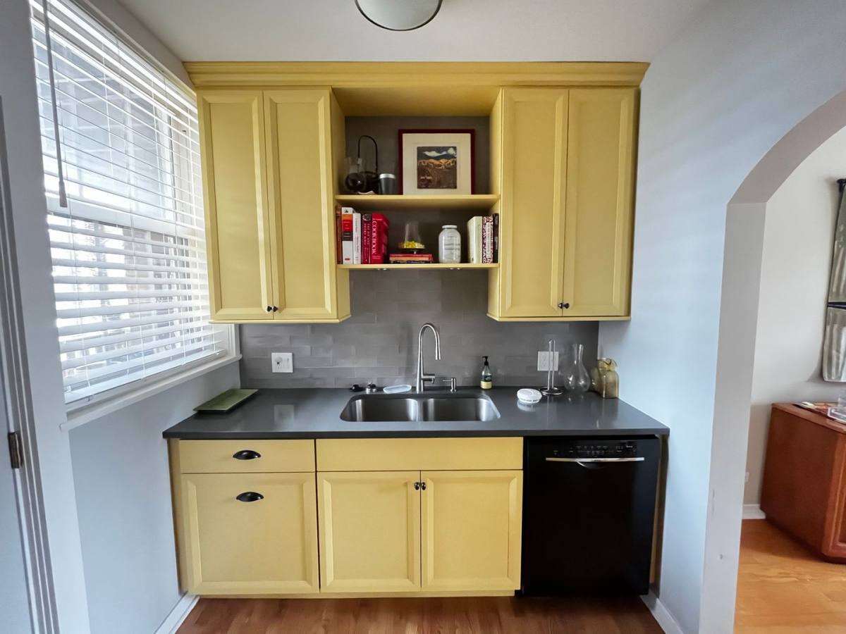Apartment for rent at 1221 N Lasalle Dr, Chicago, IL 60610