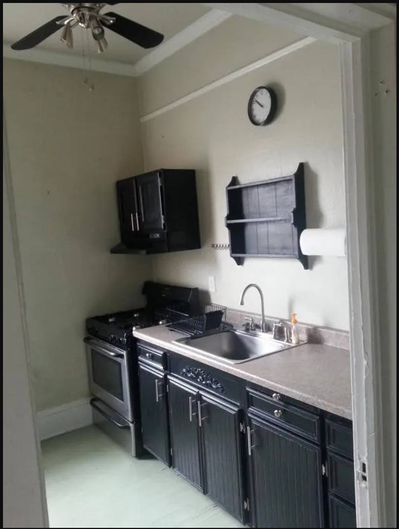 Apartment for rent at 958 SE Pine St, Roseburg, OR 97470