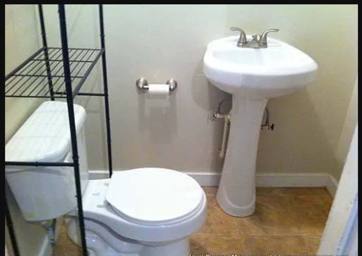 Apartment for rent at 958 SE Pine St, Roseburg, OR 97470