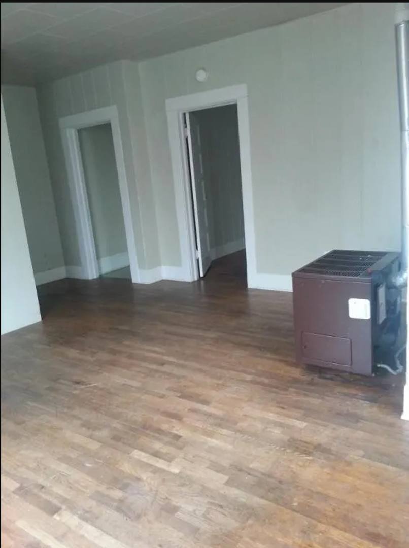 Apartment for rent at 958 SE Pine St, Roseburg, OR 97470