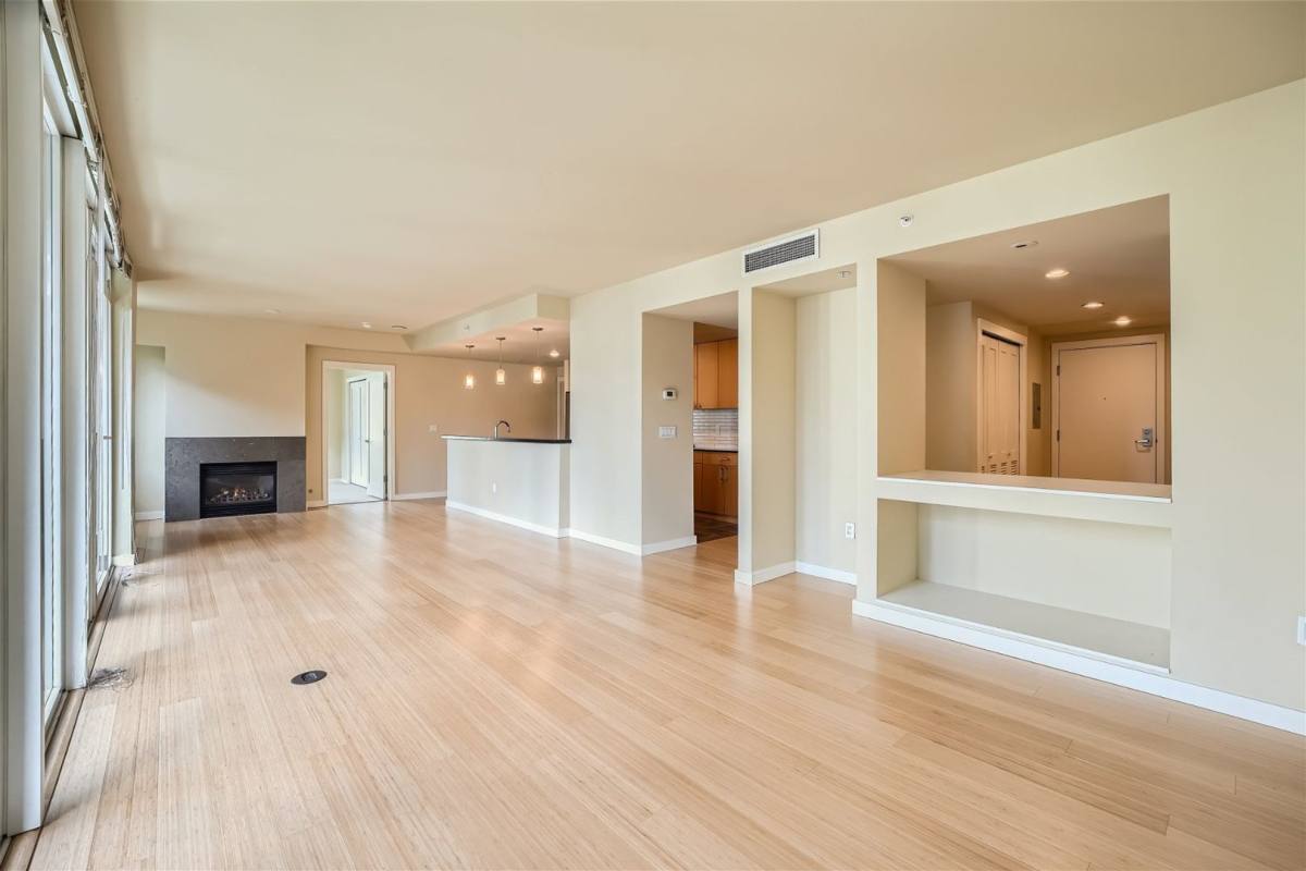 Condo for rent at 76 Cedar St, Seattle, WA 98121