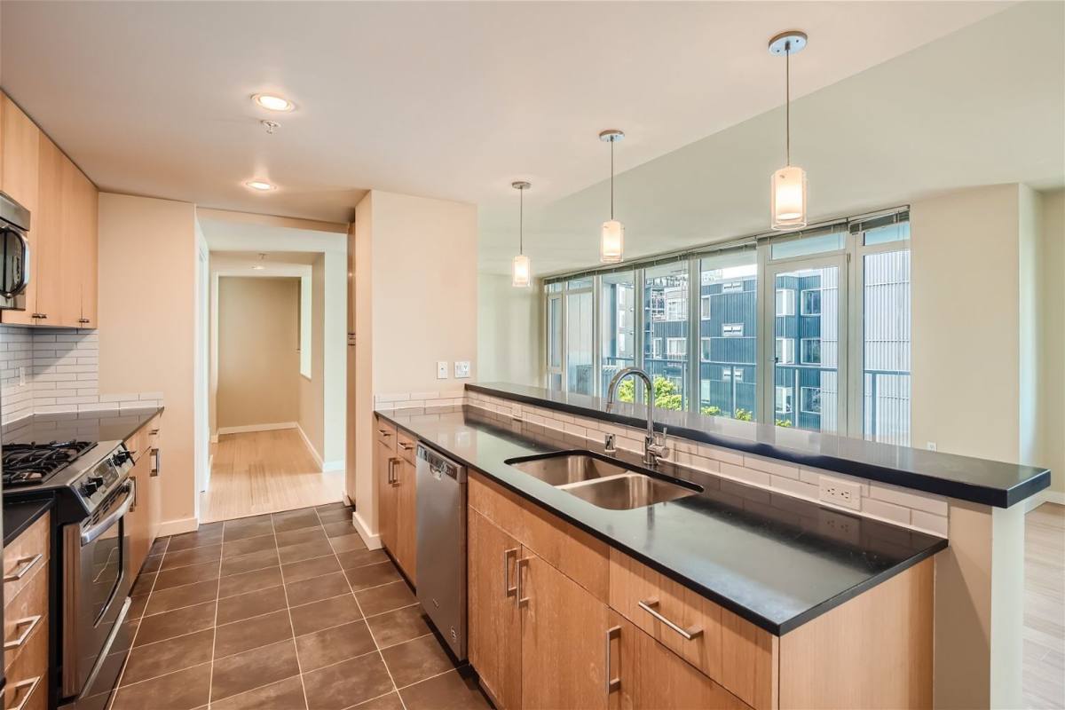 Condo for rent at 76 Cedar St, Seattle, WA 98121