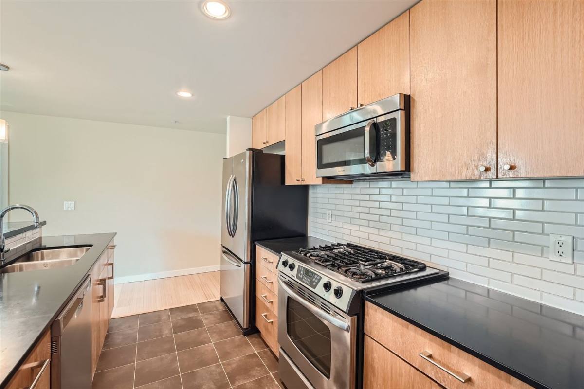 Condo for rent at 76 Cedar St, Seattle, WA 98121