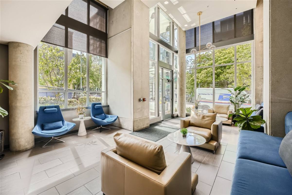 Condo for rent at 76 Cedar St, Seattle, WA 98121