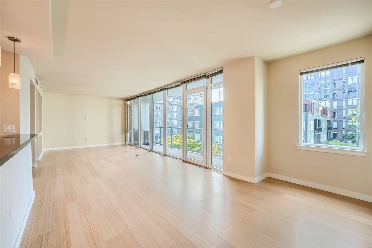 Condo for rent at 76 Cedar St, Seattle, WA 98121