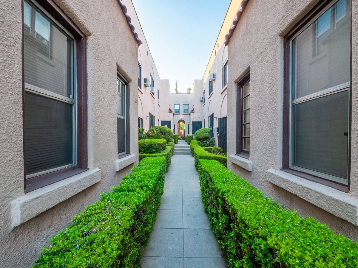 Apartment for rent at 209 N Berendo St #3 4, Los Angeles, CA 90004