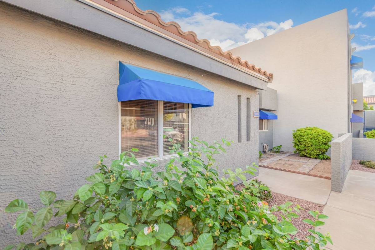 Townhouse for rent at 220 N 22nd Place, Mesa, AZ 85213