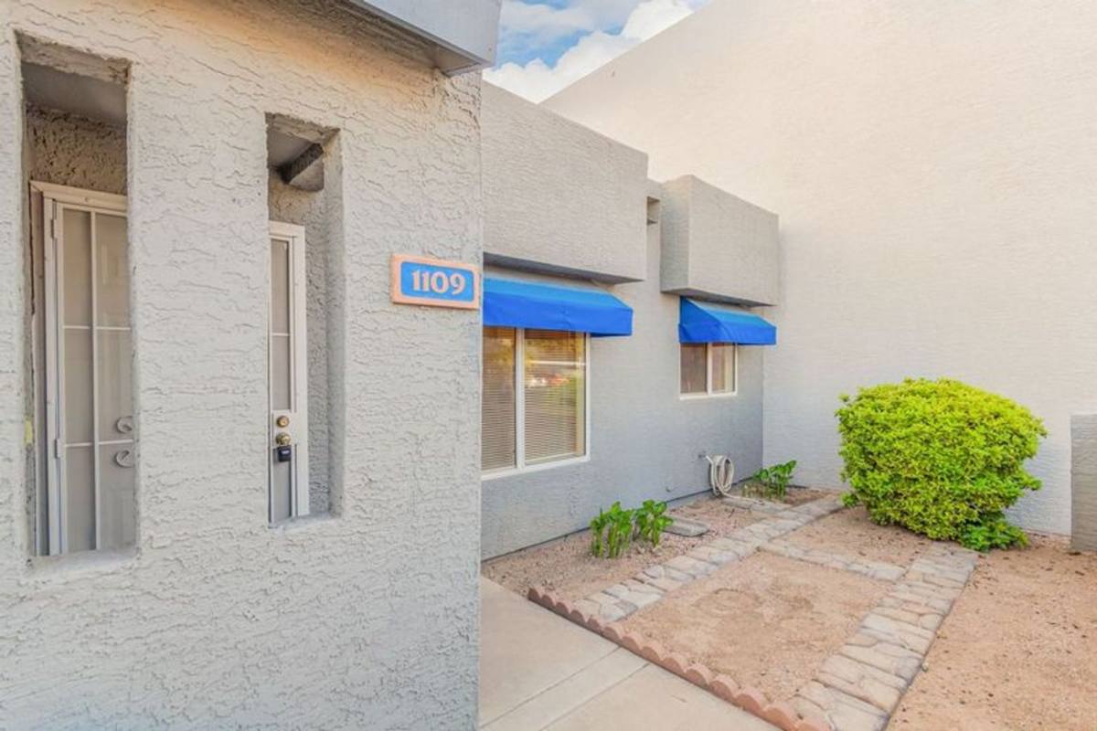 Townhouse for rent at 220 N 22nd Place, Mesa, AZ 85213