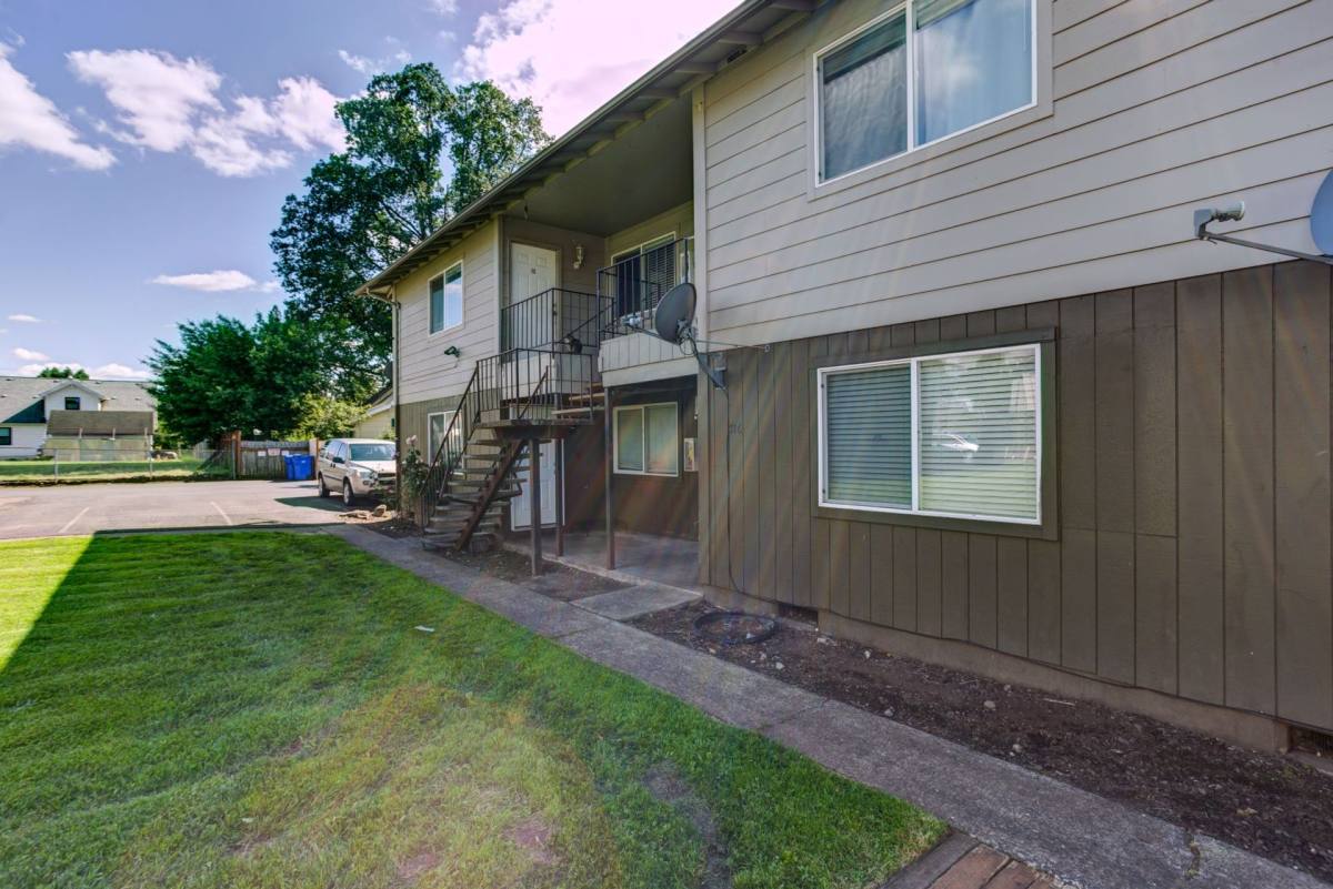 Apartment for rent at 704 N Broadway St, Estacada, OR 97023