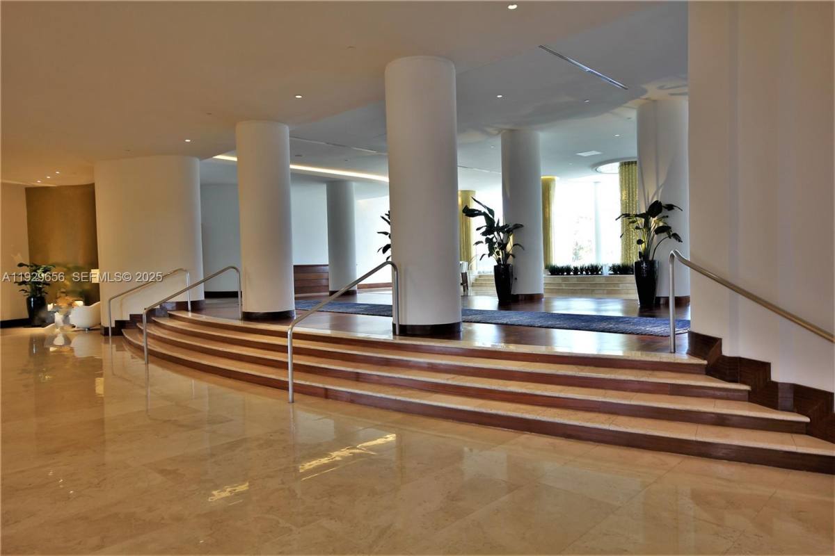 Apartment for rent at 5161 Collins Ave #1610, Miami Beach, FL 33140