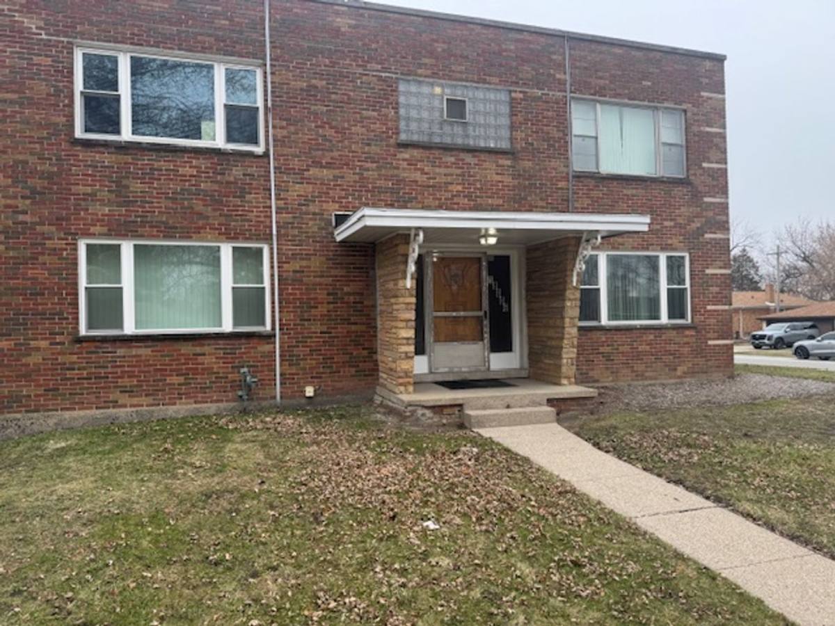 Apartment for rent at 3553 Madison, Lansing, IL 60438