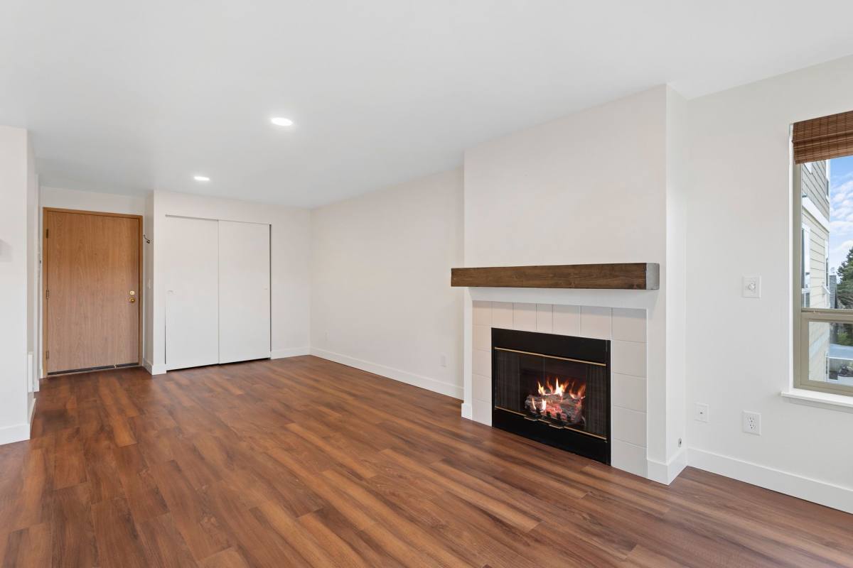 Apartment for rent at 6525 California Ave SW, Seattle, WA 98136