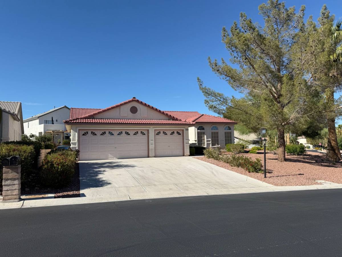House for rent at 5004 Elm Grove Dr, Las Vegas, NV 89130