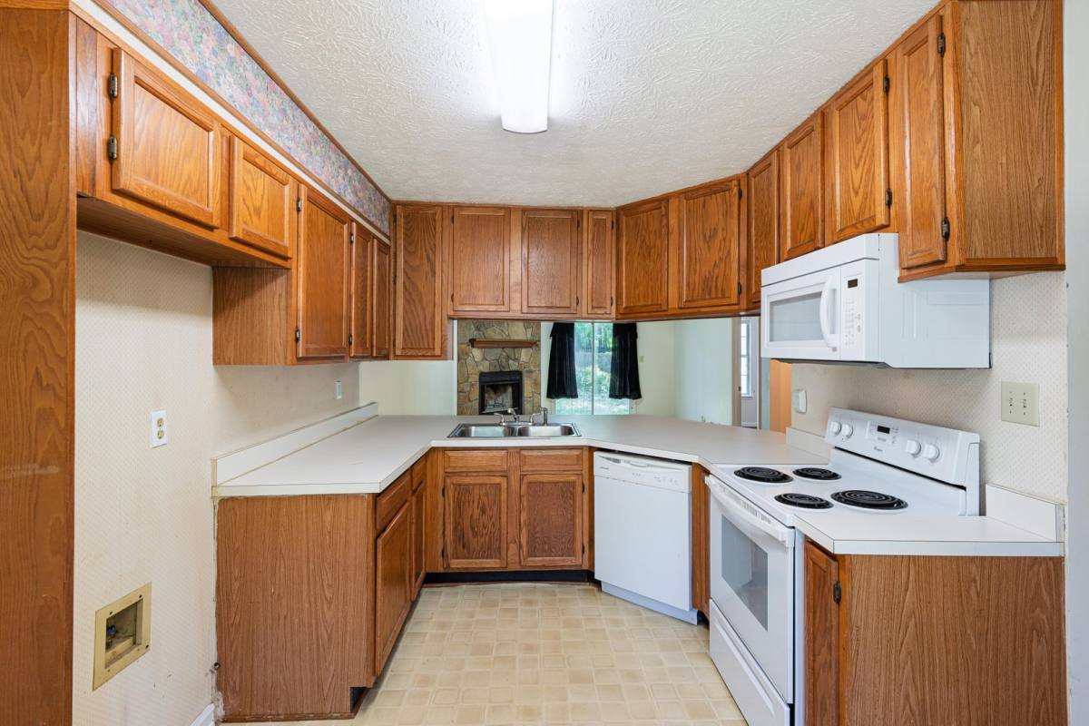 Townhouse for rent at 5640 Waterford Court, Morrow, GA 30260