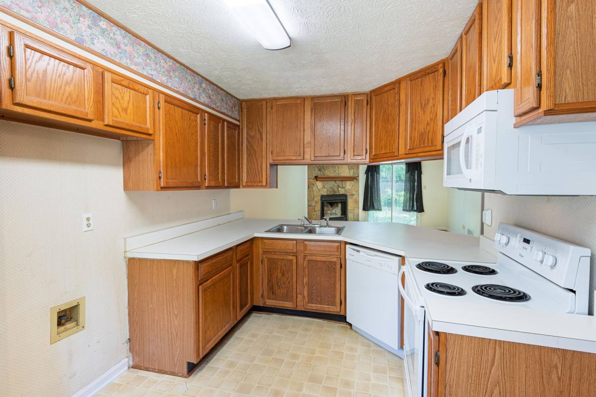 Townhouse for rent at 5640 Waterford Court, Morrow, GA 30260