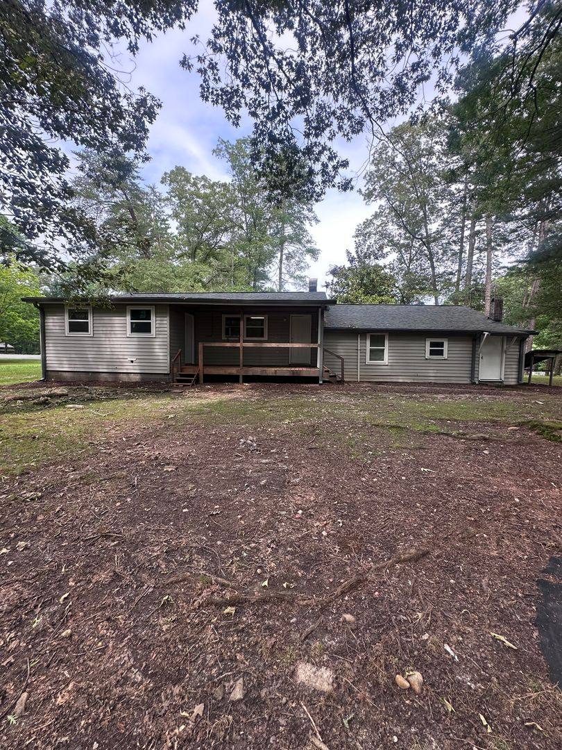 House for rent at 1054 Perimeter Rd, Dawsonville, GA 30534