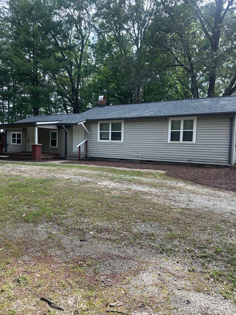 House for rent at 1054 Perimeter Rd, Dawsonville, GA 30534