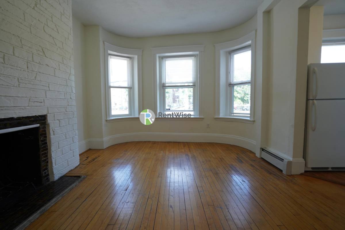 Apartment for rent at 1322 Commonwealth Ave #1, Allston, MA 02134