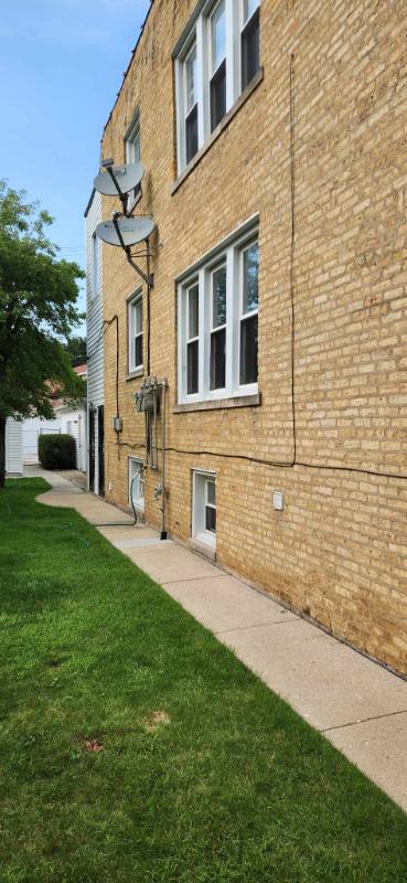 Apartment for rent at 6042 W Miami, Chicago, IL 60646