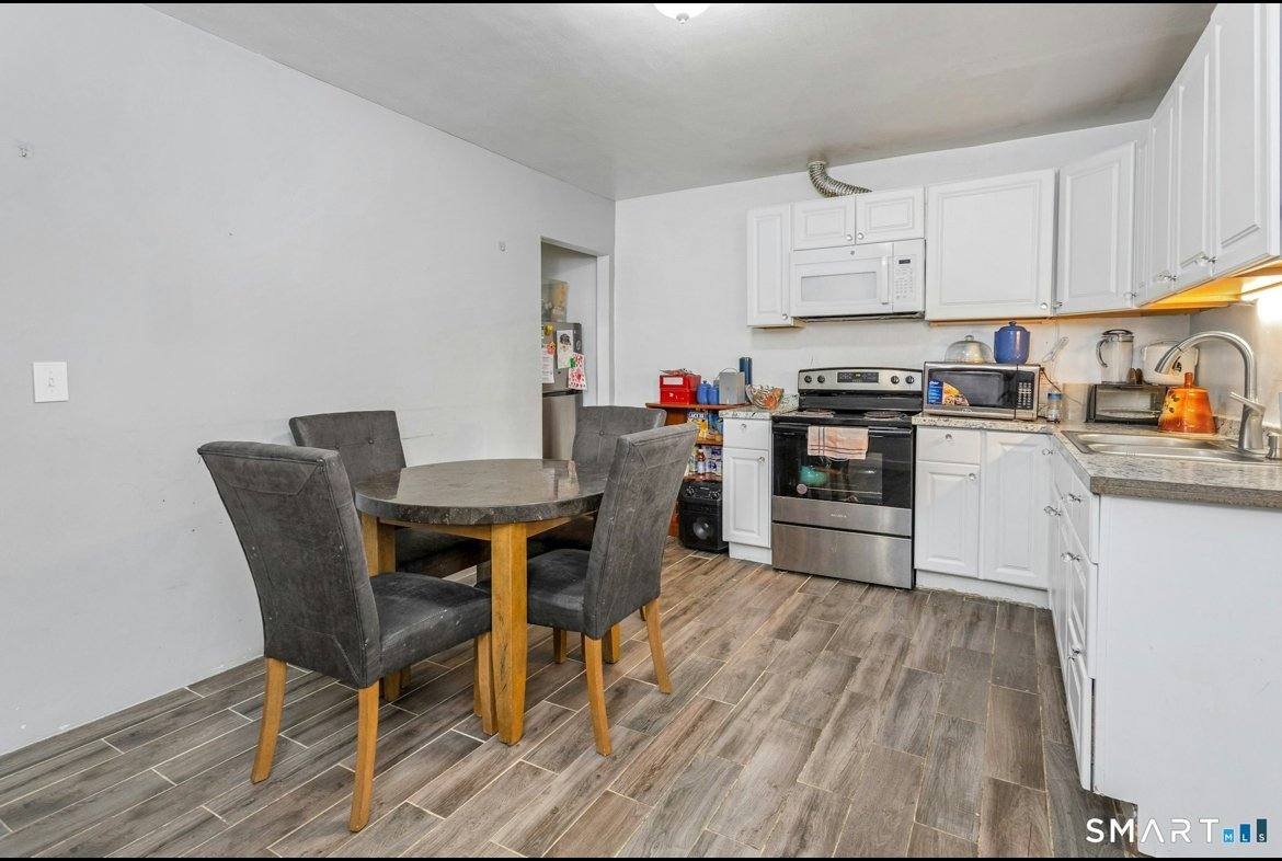 Apartment for rent at 18 Grandview Ave #3, Danbury, CT 06810